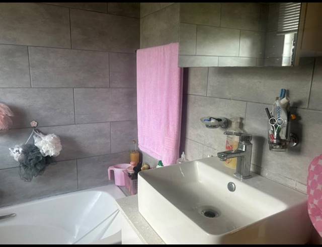 2 BEDROOM TOWNHOUSE FOR SALE IN ARBORETUM